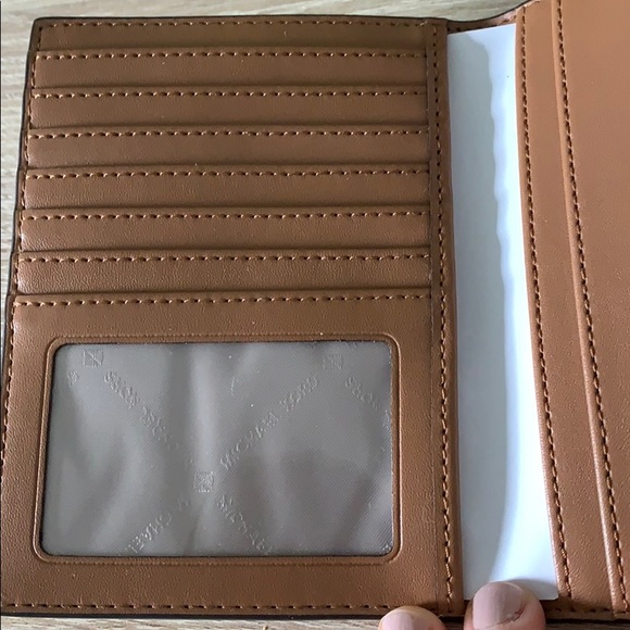 Michael Kors Bedford Travel Passport Wallet - Picture 4 of 6